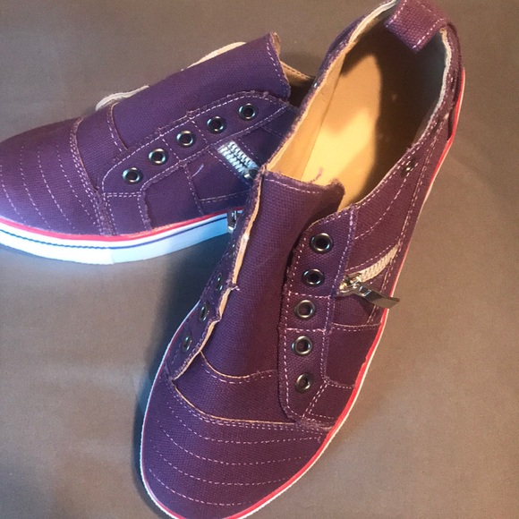 Cute, casual, plum colored canvas shoes - Picture 2 of 6